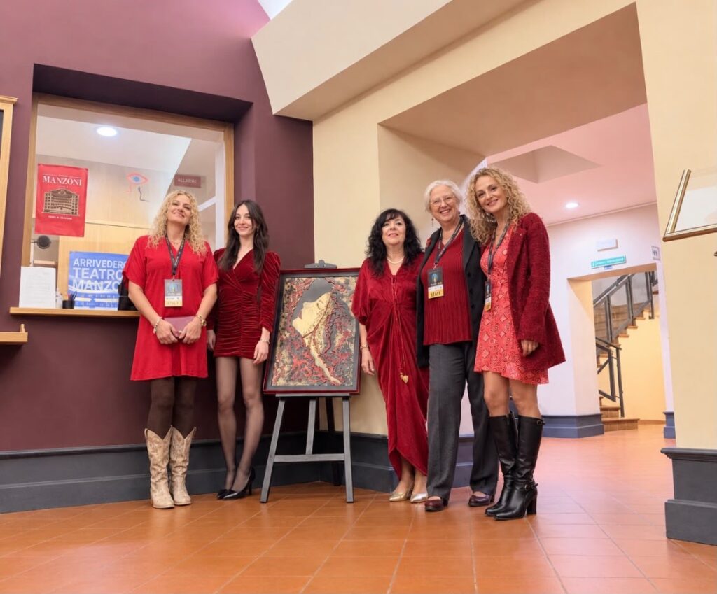 L’accoglienza nel foyer del Teatro Bolognini
