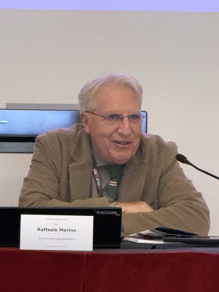 Il moderatore Raffaele Marino durante il convegno