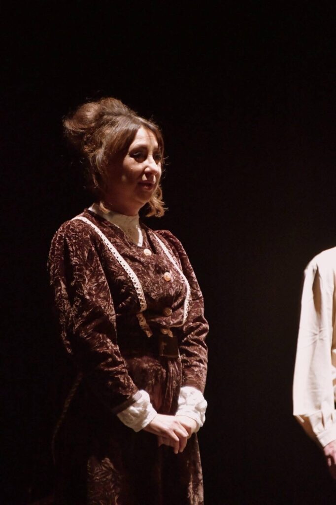 Un’interprete in costume durante «Il caso Migliorini»