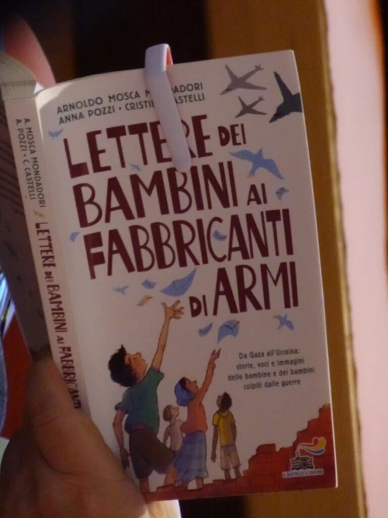 Il libro Lettere dei bambini ai fabbricanti di armi