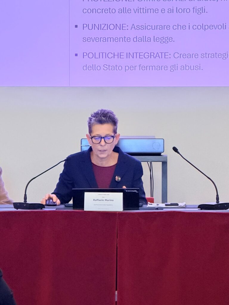 Una relatrice illustra il proprio intervento